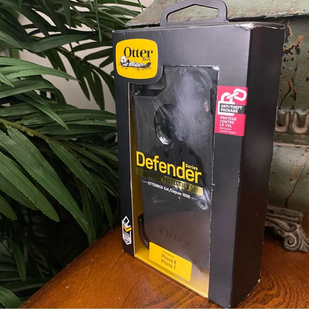 New OtterBox Defender Case Black iPhone 7 or iPhone 8